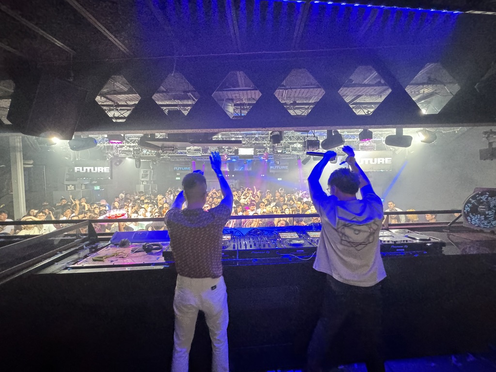 SNEAKOUT Future Club