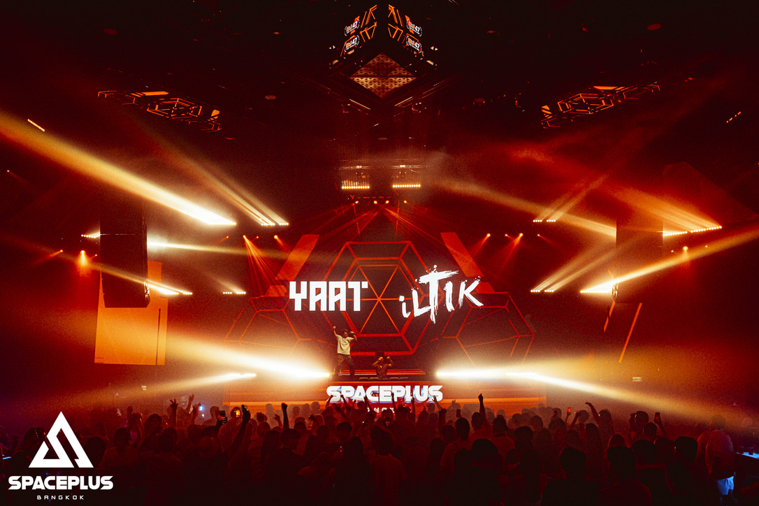 SNEAKOUT SpacePlus Bangkok - Red Hexagon Stage